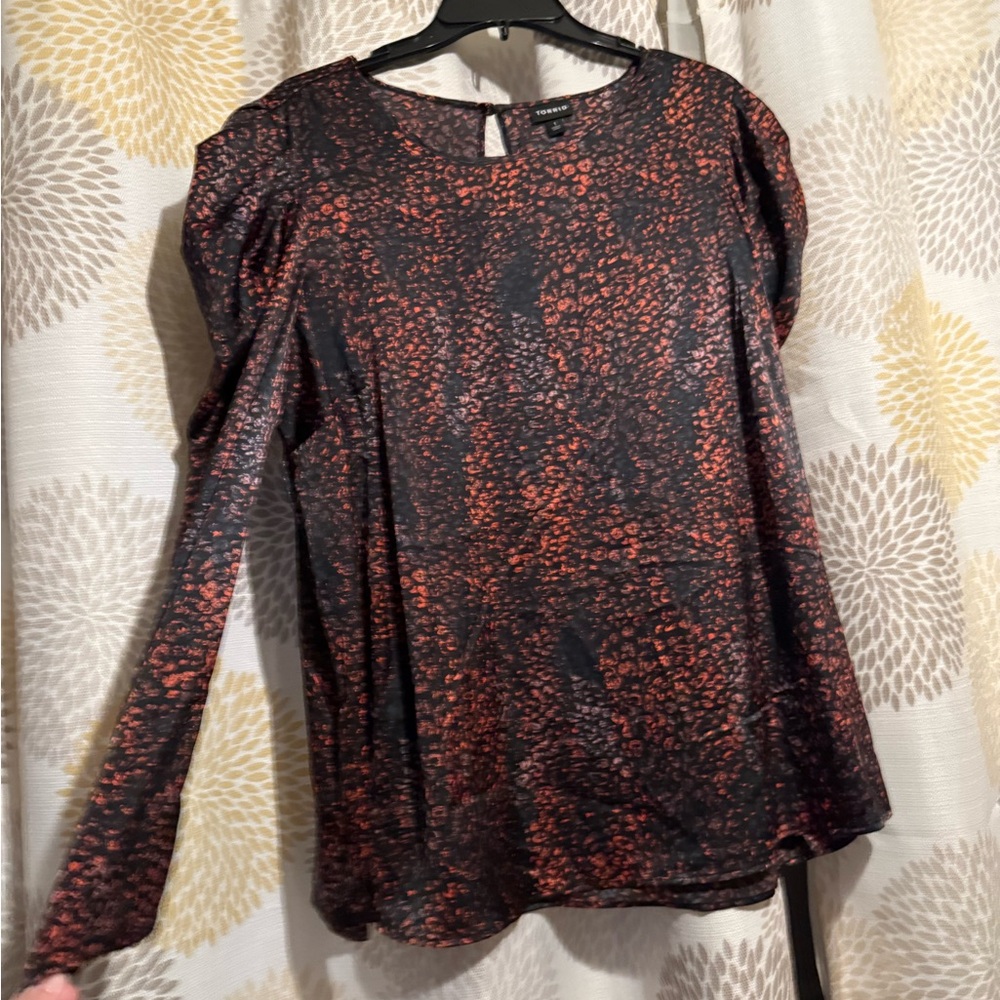 Torrid satin tapered, long puff sleeve blouse. New w/o tags